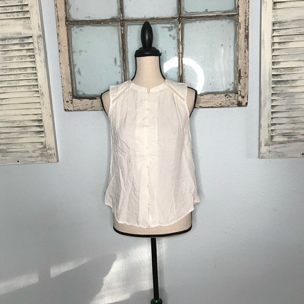 Chelsea28 Women's Ivory Button-up Sleeveless Blouse Size Small NWT